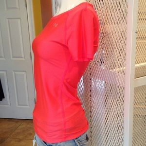 UNDER ARMOUR Heatgear Bright Pink Tee.  Perfect!